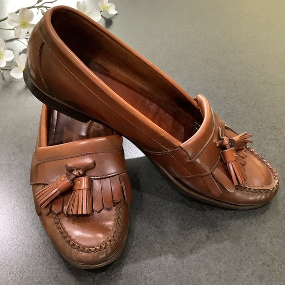 Vintage Cole Haan Brown Rigid Leather Tassel Kiltie Slip On Loafers Unisex USA Vintage Cole Haan Brown Rigid Leather Tassel | Mercari main image 2